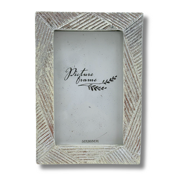 RAMKA NA ZDJĘCIA 7x10cm SREBRNA WZÓR PASKI [9551]